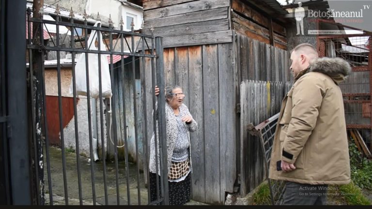 Bătrână sărmană, lăsată fără apă în ajun de sărbători, în România lui Bolojan. Femeia a izbucnit în lacrimi când a auzit că trebuie să achite mii de lei- VIDEO