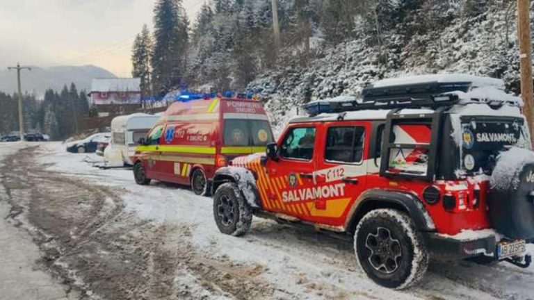 Două persoane, rănite după ce s-au răsturnat cu un ATV în zona staţiunii Arieşeni. Salvamontiștii au intervenit de urgență