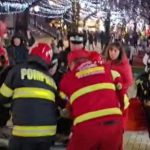 Clipe de groază la Târgul de Crăciun din Pitești. O femeie a fost lovită de trenulețul de agrement - VIDEO
