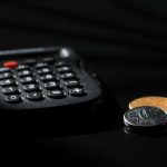 Salariul minim crește: angajatul ia 119 de lei, statul ia 150 de lei