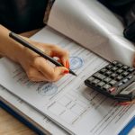 Ce taxe și impozite se modifică în 2026 și cum te afectează. Avocata Laura Dicu explică