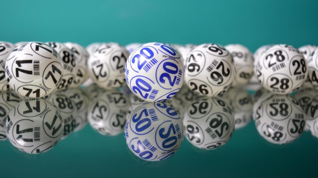 Au fost extrase numerele câștigătoare la Loto. Report istoric la Joker - peste 8 milioane de euro