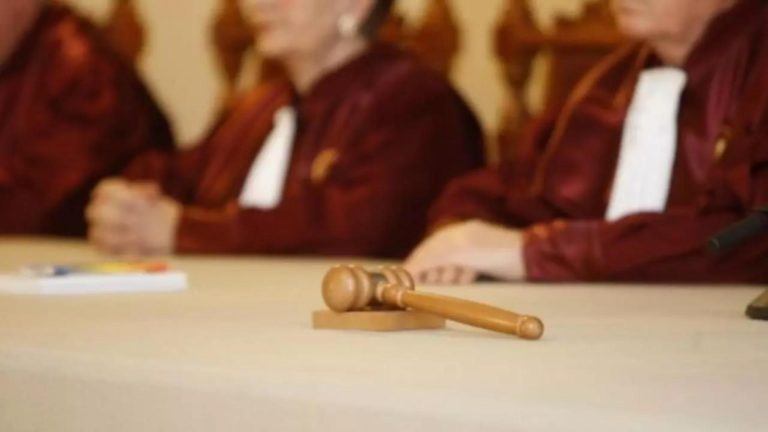 Momentul adevărului pentru reforma Bolojan. CCR decide duminică soarta pensiilor speciale ale magistraților