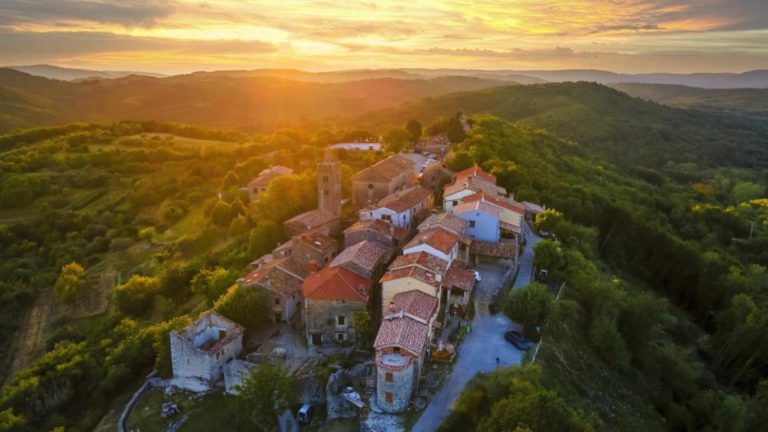 Unde se află cel mai mic oraș din lume? Are în jur de 50 de locuitori
