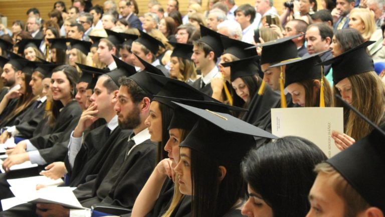 Fonduri europene pentru bursele studenților: 60 de milioane de euro aprobate pentru 2026. Studenții avertizează că statul nu își poate delega responsabilitatea
