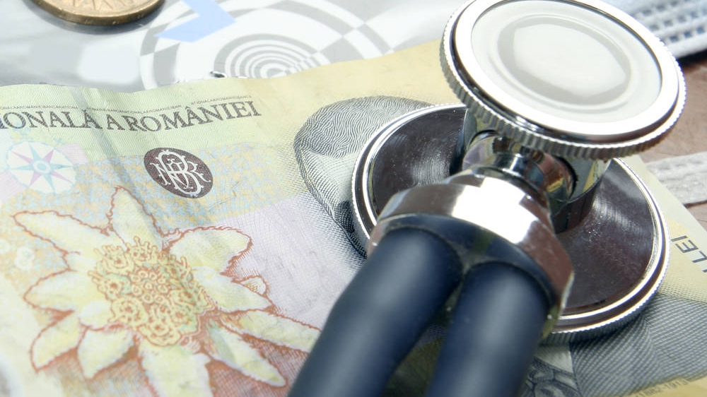 Încă doi ani Guvernul ia bani de la românii care au muncit o viață. Cetățenii, obligați să plătească contribuția la sănătate până în 2027