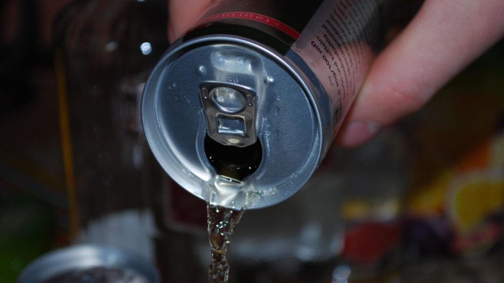 Alertă medicală: un bărbat care consuma zilnic opt energizante a suferit un accident vascular cerebral rar