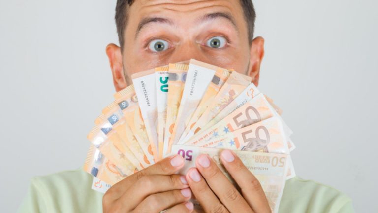 UE a pus tunurile pe plata cu numerar. De la ce sumă poți fi luat în vizor pentru tranzacții suspecte