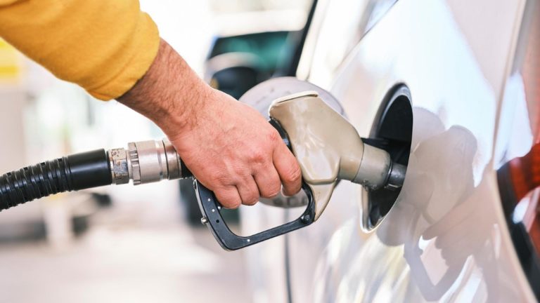 Ministrul Energiei: „Carburanții nu au ajuns la 10 lei. Chiar au scăzut preţurile”