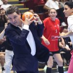 Nicușor Dan a reclamat la CCR legea care impune ca minimum 40% dintre sportivii dintr-o echipă să fie români