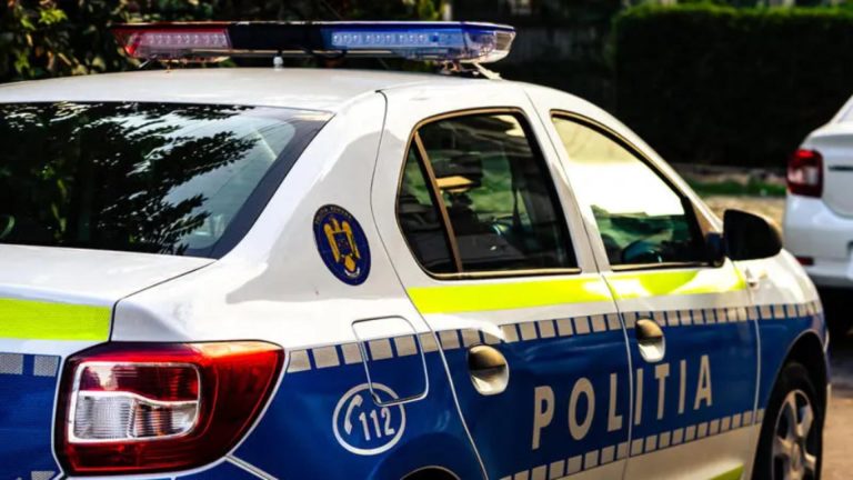 Urmărire ca în filme în Dolj. Un șofer beat și drogat a lovit autoturism parcat şi maşina Poliţiei în timp ce încerca să scape de oamenii legii