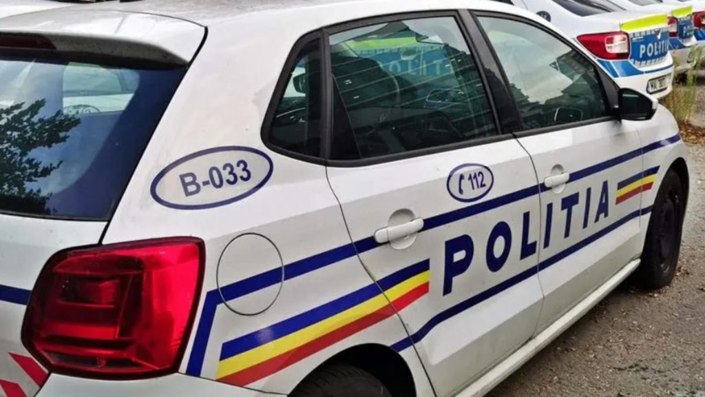 Scandal de Crăciun în Bistrița-Năsăud. Un bărbat, reținut după ce a agresat o adolescentă și a distrus două mașini cu toporul