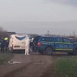 Trup carbonizat descoperit într-o mașină, lângă Oradea. Un livrator a sunat la 112