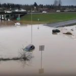 Inundații istorice în SUA și Canada. Oameni, salvați de pe acoperiș