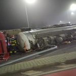 O autocisternă cu amoniac s-a răsturnat pe DN5. Traficul, blocat pe sensul spre Giurgiu - FOTO