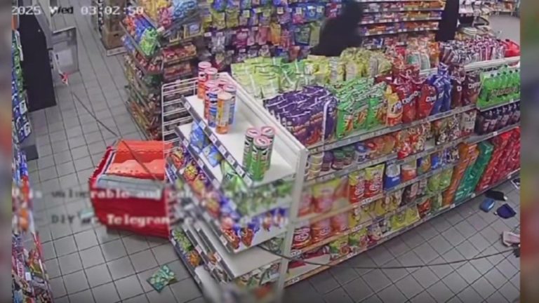 Jaf de tot râsul! Au pierdut bancomatul pe drum