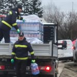 La o zi după promisiunile lui Bolojan, oamenii din Prahova tot nu au apă. MAI intervine în continuare cu cisterne și apă îmbuteliată în zonele afectate - FOTO