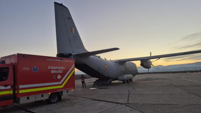 Misiune umanitară de urgență. Doi pacienți cu arsuri grave, transferați la Bruxelles cu o aeronavă a Forțelor Aeriene Române