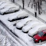 Ce obiecte nu ar trebui păstrate în mașină iarna. Greșeala colosală pe care majoritatea șoferilor o fac