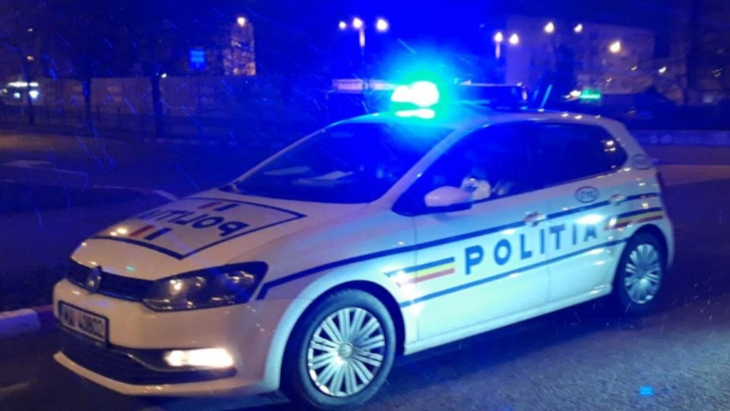 Accident grav în Capitală cu un adolescent spulberat de o mașină. Traficul este blocat