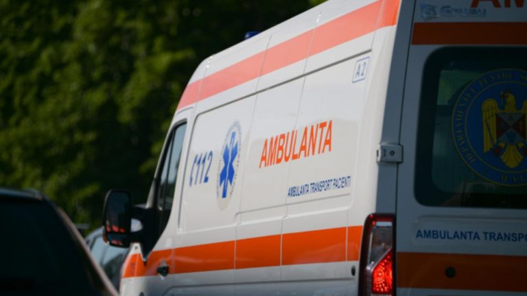 Bebeluș de 5 luni, cu arsuri pe mai bine de jumătate din corp, după ce locuinţa sa a fost cuprinsă de un incendiu