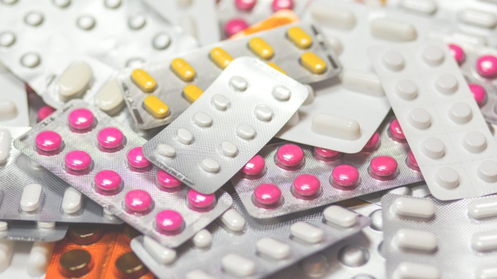 Medicamentele, tot mai scumpe: lovitură dublă pentru pacienți și spitale