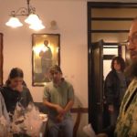 Povestea preotului care ajută mii de copii săraci. Dan Damaschin, înger pentru nevoiași