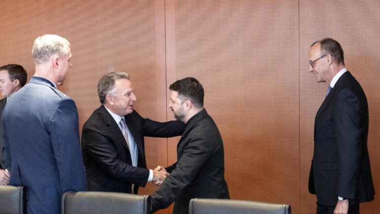 Război în Ucraina, ziua 1402. Zelenski a vorbit din nou cu negociatorii lui Trump, iar Rusia a continuat să atace ținte din Ucraina – LIVE TEST