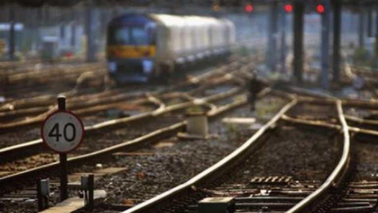 Incidentul feroviar din Caraș-Severin. Doi minori, reținuți pentru sabotarea liniei de tren: au pus osii pe șine