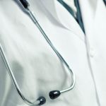 PROIECT. Sancțiuni drastice pentru medicii care răspândesc sfaturi neavizate sau teorii neconfirmate științific