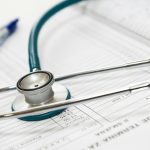 Un medic și o asistentă de la UPU Bacău, sub control judiciar după ce au eliberat concedii medicale false