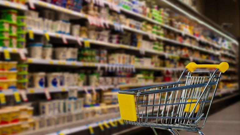 Plafonarea prețurilor la alimente, mai mult rea, decât bună. Economiștii spun că duce la creștere, nu la mâncare ieftină pe rafturi