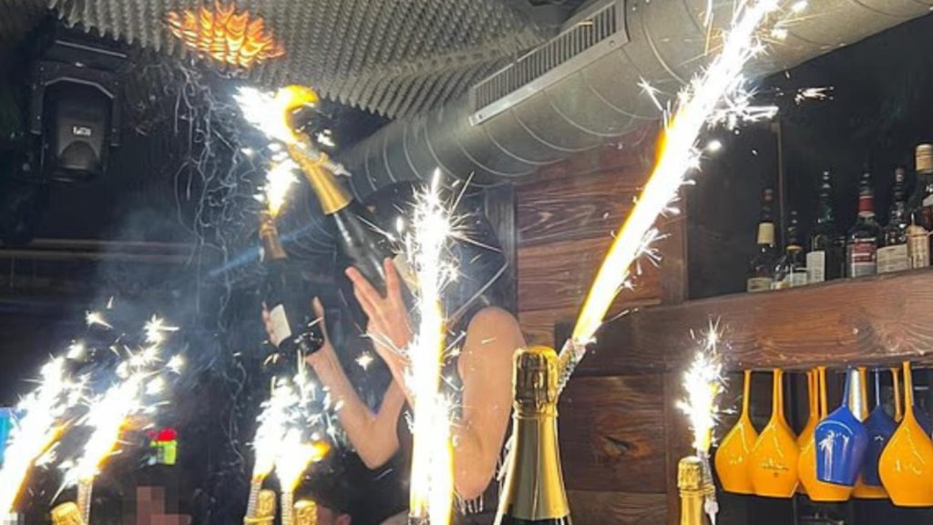 O chelneriță de 24 de ani, acuzată că ar fi provocat incendiul din Crans-Montana. Aceasta se numără printre victime
