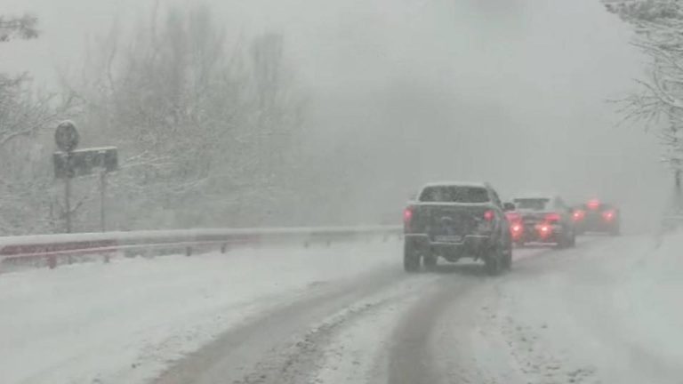 Trafic aglomerat pe DN1, cu coloane de mașini la Comarnic, Bușteni și Sinaia: cozi de de 7 kilometri