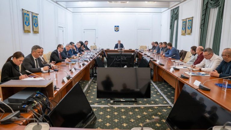 Incertitudine la MAI privind creșterea vârstei de pensionare. Predoiu dă asigurări, sindicatele rămân sceptice