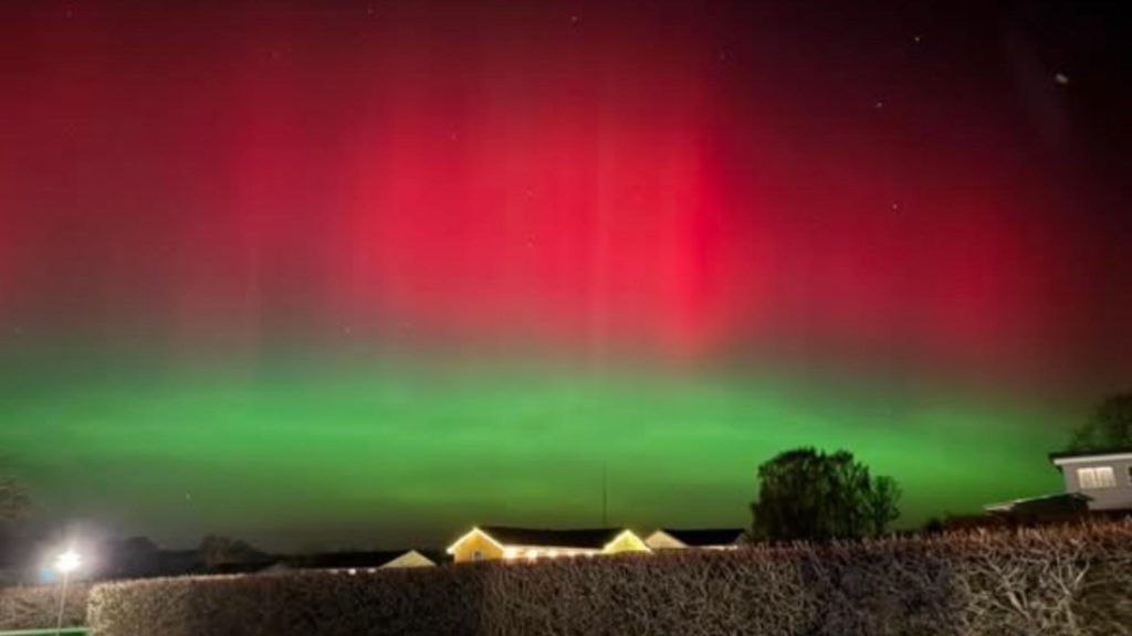 Aurora boreală, vizibilă în România, după o furtună geomagnetică severă. Imagini ireale surprinse de martori - FOTO