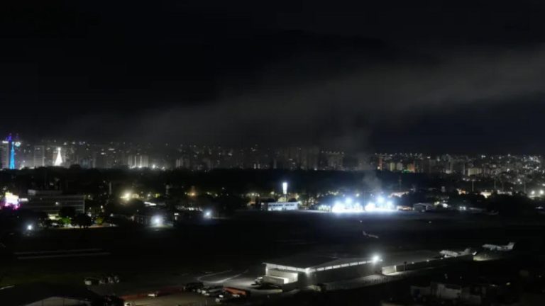 Explozii puternice în Caracas chiar lângă o bază militară! Panică în Venezuela pe fondul tensiunilor uriașe cu SUA - VIDEO