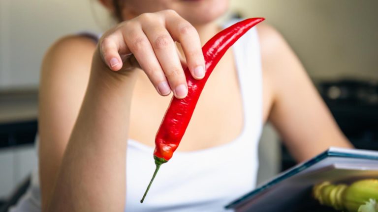 Secretul lui Chef Florin Dumitrescu pentru a mânca picant, fără să aibă parte de arsuri și disconfort