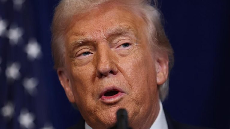 Trump a anunțat că Venezuela este obligată să cedeze SUA între 30 şi 50 de milioane de barili de petrol. Planul impus de Casa Albă, implementat de urgență