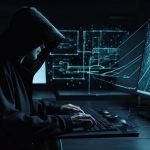 Alertă pe WhatsApp. Cum funcționează „Capcana Curierului”, noua metodă prin care hackerii golesc conturile românilor