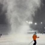 Fenomen rar surprins pe pârtie, în Poiana Brașov: un vârtej de zăpadă a apărut chiar printre schiori - VIDEO