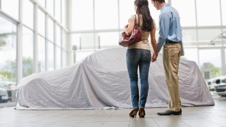 Românii au luat cu asalt showroom-urile. Creștere record a pieței auto în decembrie