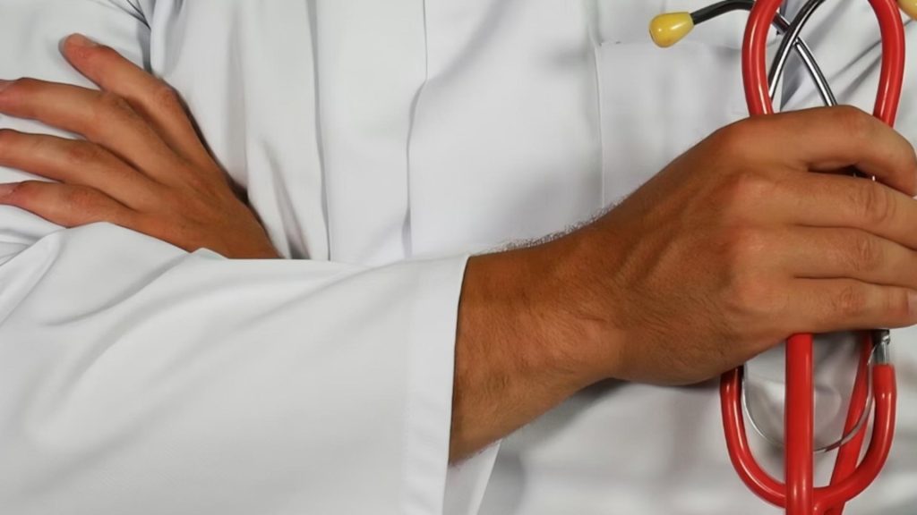 Tupeu incredibil la Spitalul din Constanța: Medicii merg la sală sau la „cârciumă”, dar aduc scutiri că nu pot sta în picioare la gărzi