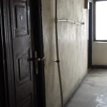Gerul a mai făcut o victimă. Bătrân din Câmpulung Muscel, găsit mort în apartamentul său înghețat.