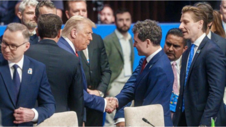 Nicușor Dan se laudă că întărește relația cu SUA, dar nu merge la Davos să se întâlnească cu Donald Trump