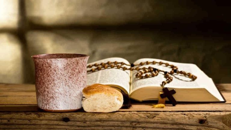 Sărbătoare 5 ianuarie. Ajunul Bobotezei. Zi de post negru. Cruce neagră în calendar