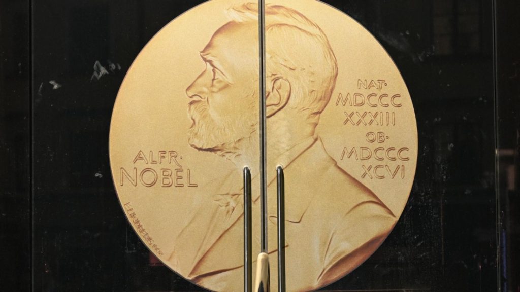 Nobelul pentru Pace nu este un trofeu transmisibil. Institutul de la Oslo respinge gestul simbolic al Mariei Machado către Donald Trump