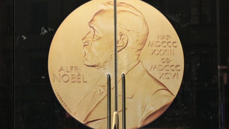 Nobelul pentru Pace nu este un trofeu transmisibil. Institutul de la Oslo respinge gestul simbolic al Mariei Machado către Donald Trump