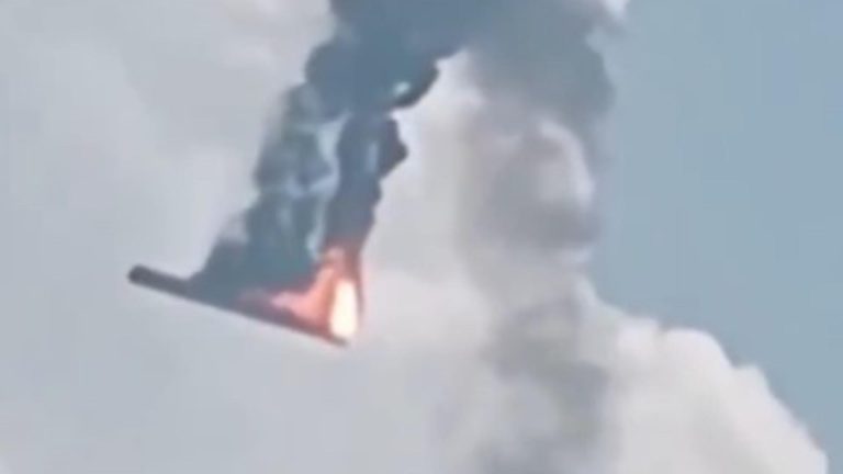 Rachetă „scăpată” de sub control în China. Incidentul s-a soldat cu un incendiu imens, dar fără victime VIDEO
