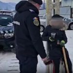 Bărbat salvat în ultima clipă. Gerul îi putea fi fatal, dacă nu interveneau jandarmii